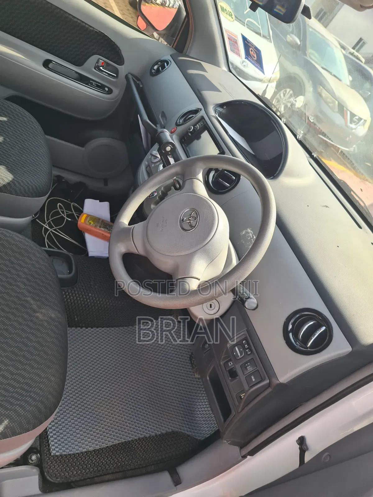 Toyota Sienta 2012 White