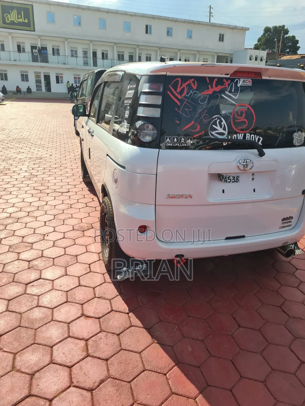 Toyota Sienta 2012 White