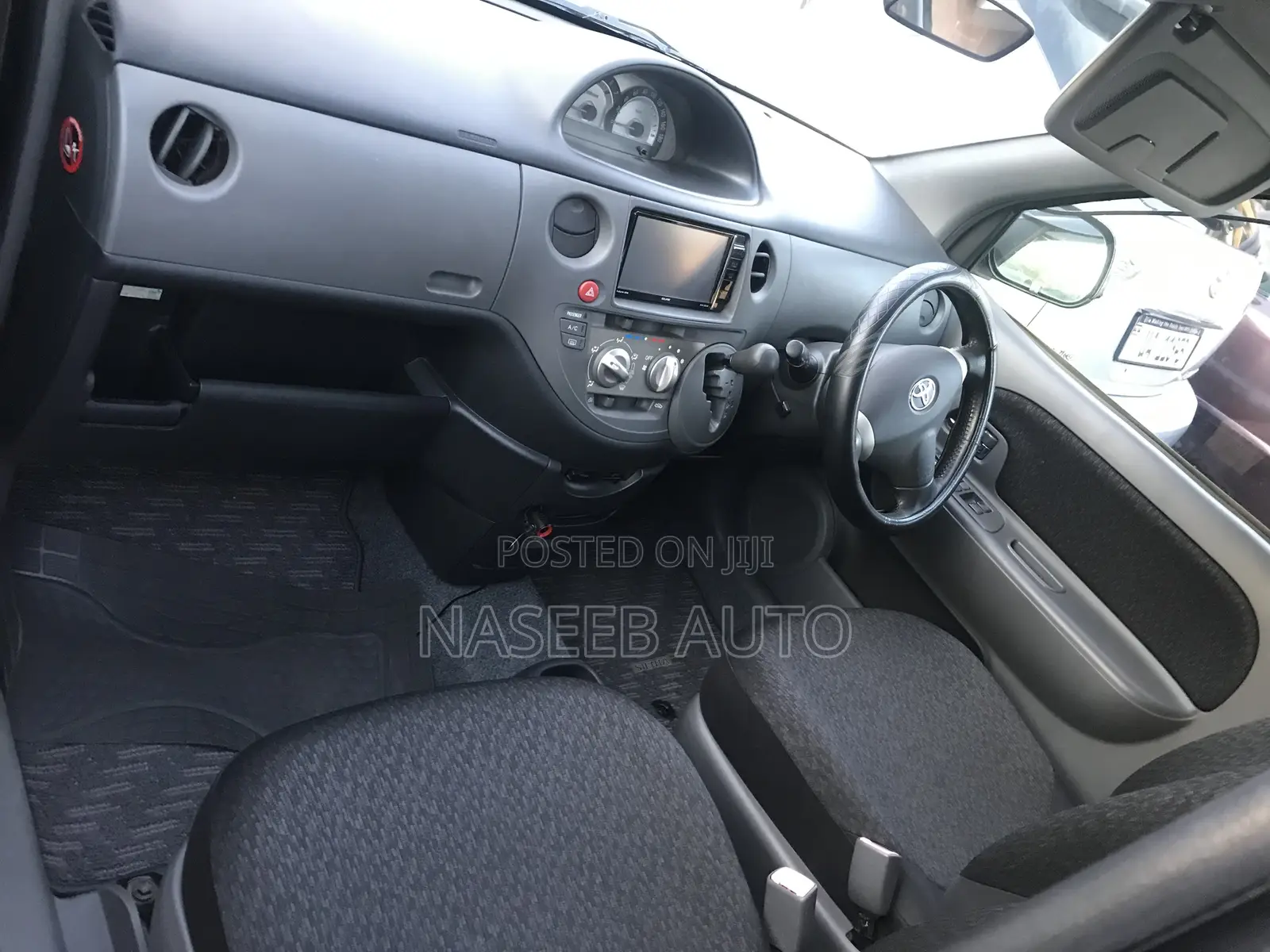 Toyota Sienta 2009 Gray