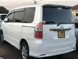 Toyota Noah 2007 White