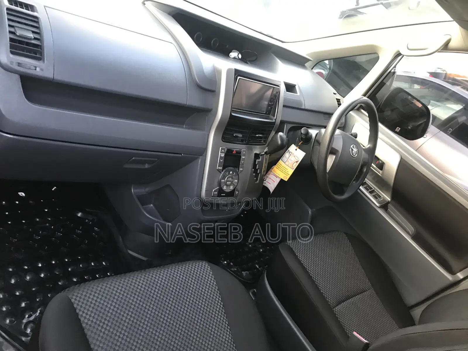 Toyota Noah 2007 White