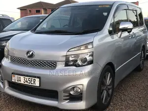 Toyota Voxy 2011 Silver