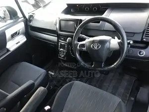Toyota Voxy 2011 Silver