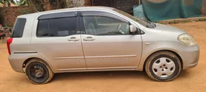 Toyota Raum 2009 Gold