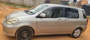 Toyota Raum 2009 Gold