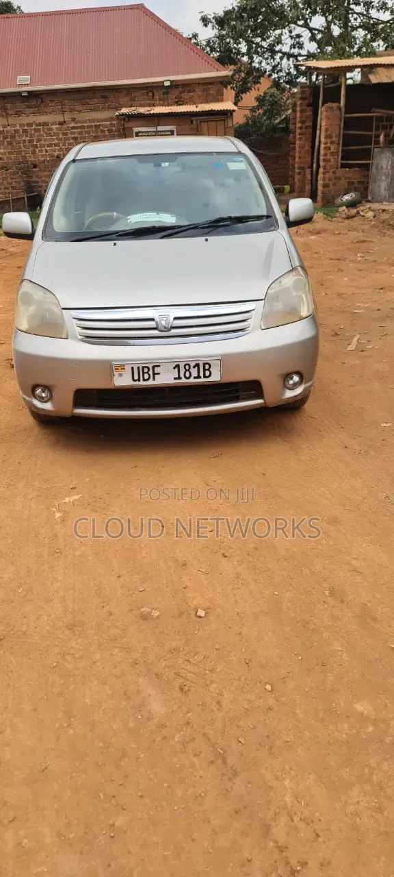 Toyota Raum 2009 Gold