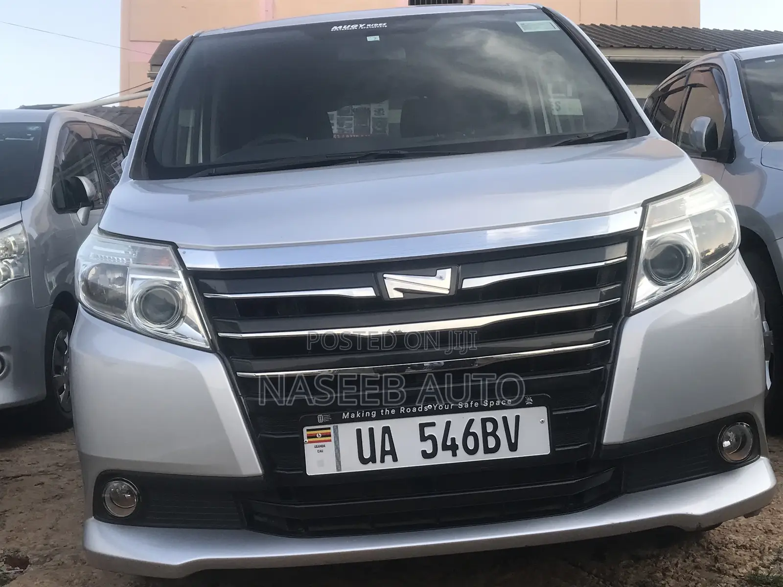Toyota Noah 2016 Silver