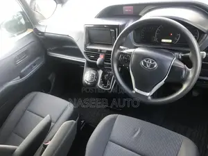 Toyota Noah 2016 Silver