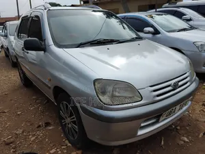 Toyota Raum 2001 Silver