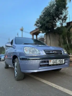 Toyota Raum 1998