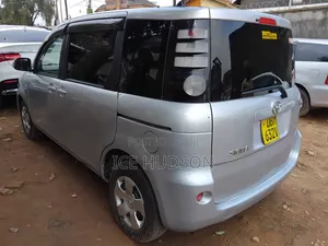 Toyota Sienta 2009 Silver
