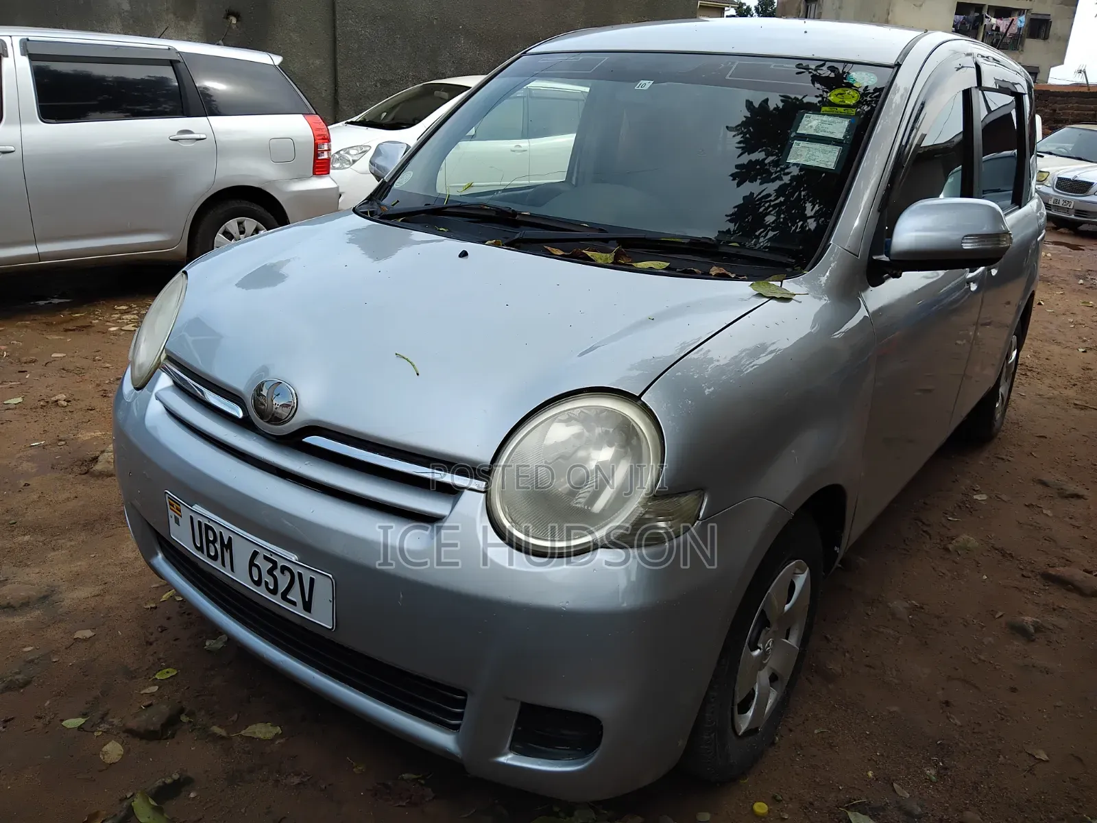 Toyota Sienta 2009 Silver