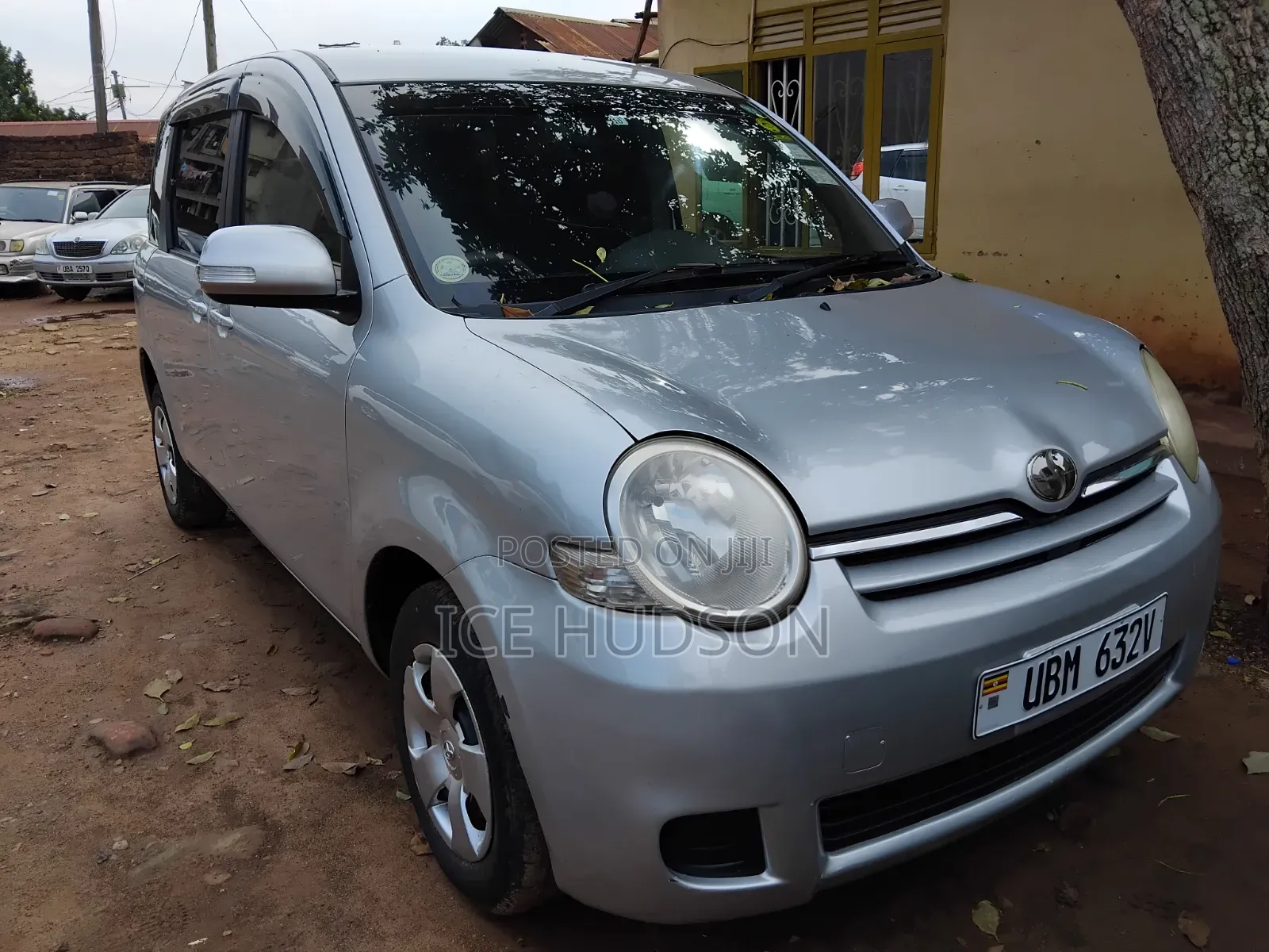 Toyota Sienta 2009 Silver