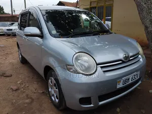 Toyota Sienta 2009 Silver