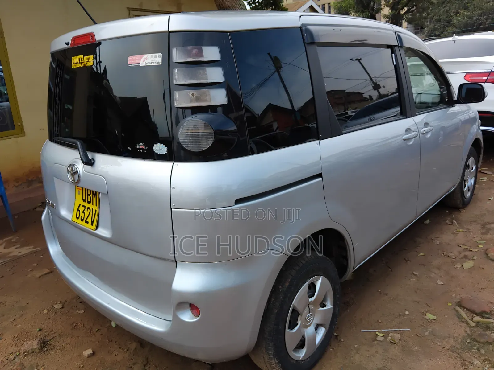 Toyota Sienta 2009 Silver