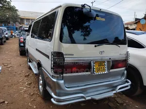 Toyota HiAce 2004 White