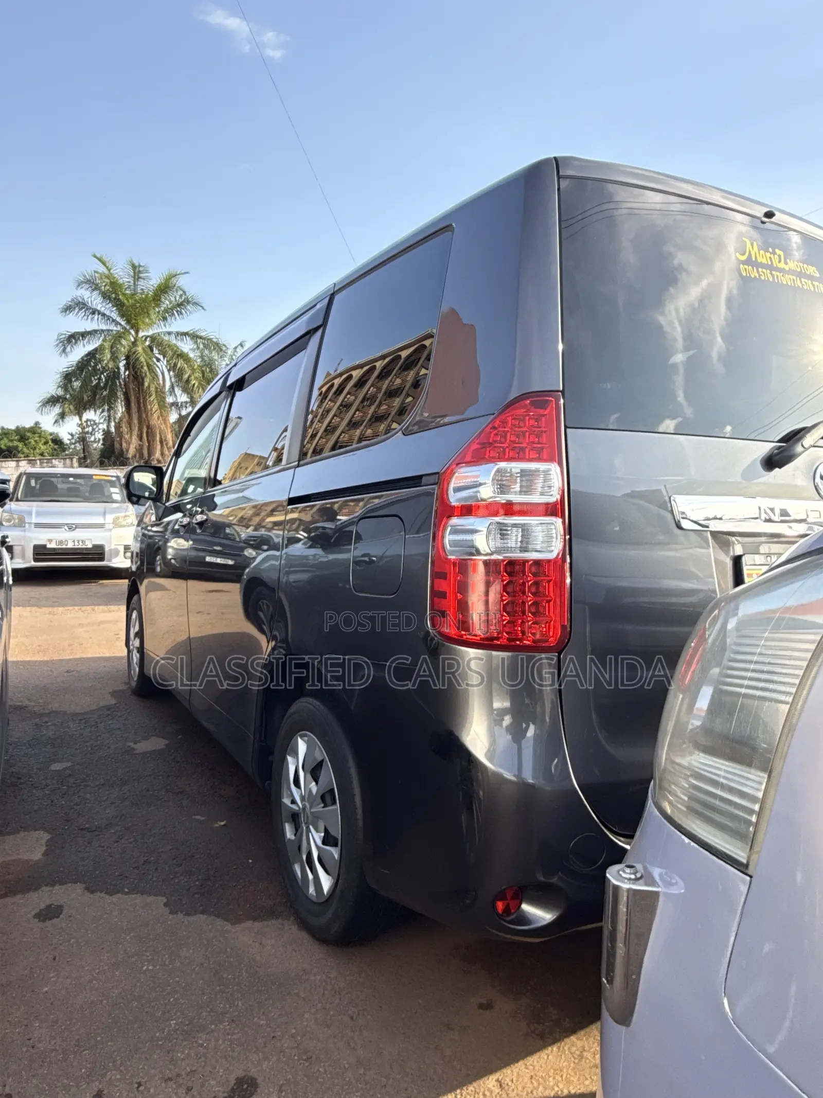 Toyota Noah 2010 Black