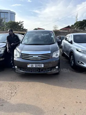 Toyota Noah 2010 Black