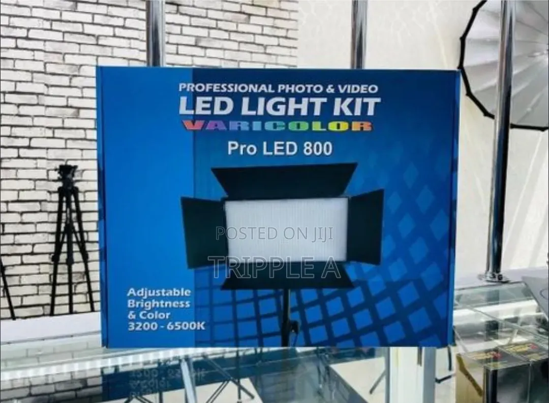 Led 800 Full Kit Light and Stand With Two Batteries