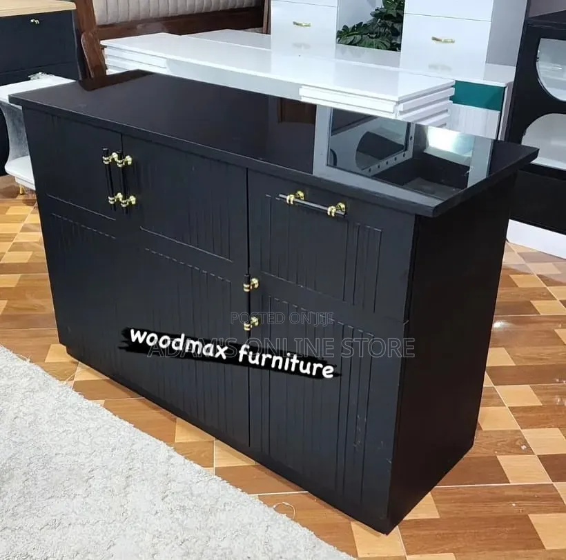 Kictech Cabinet in Black With Glass on Top