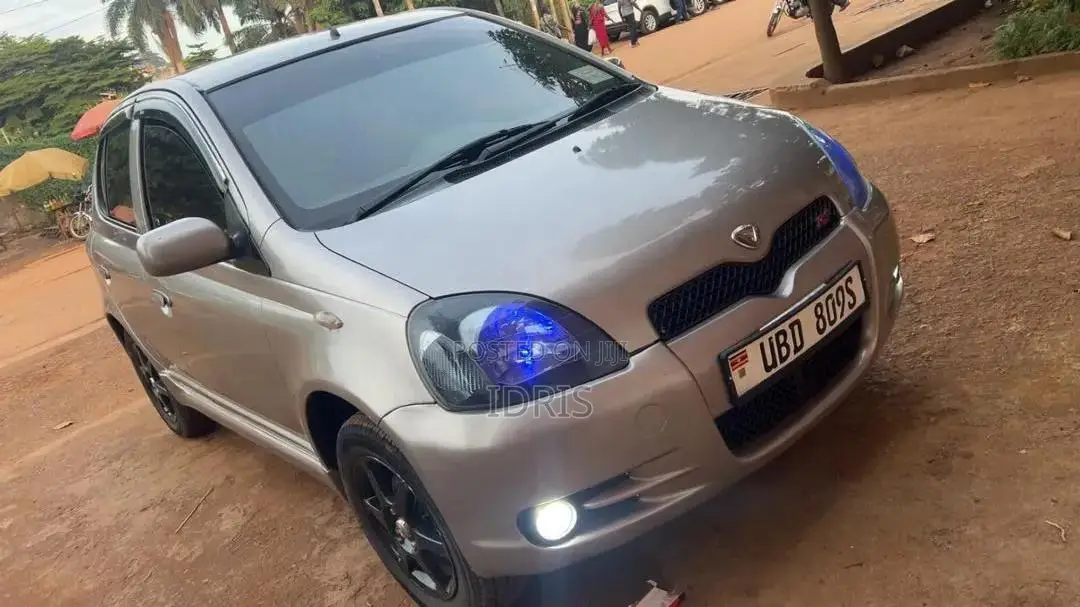 Toyota Vitz 2003 Silver