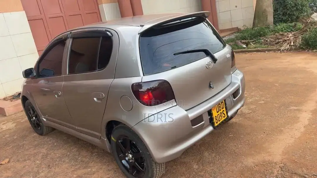 Toyota Vitz 2003 Silver
