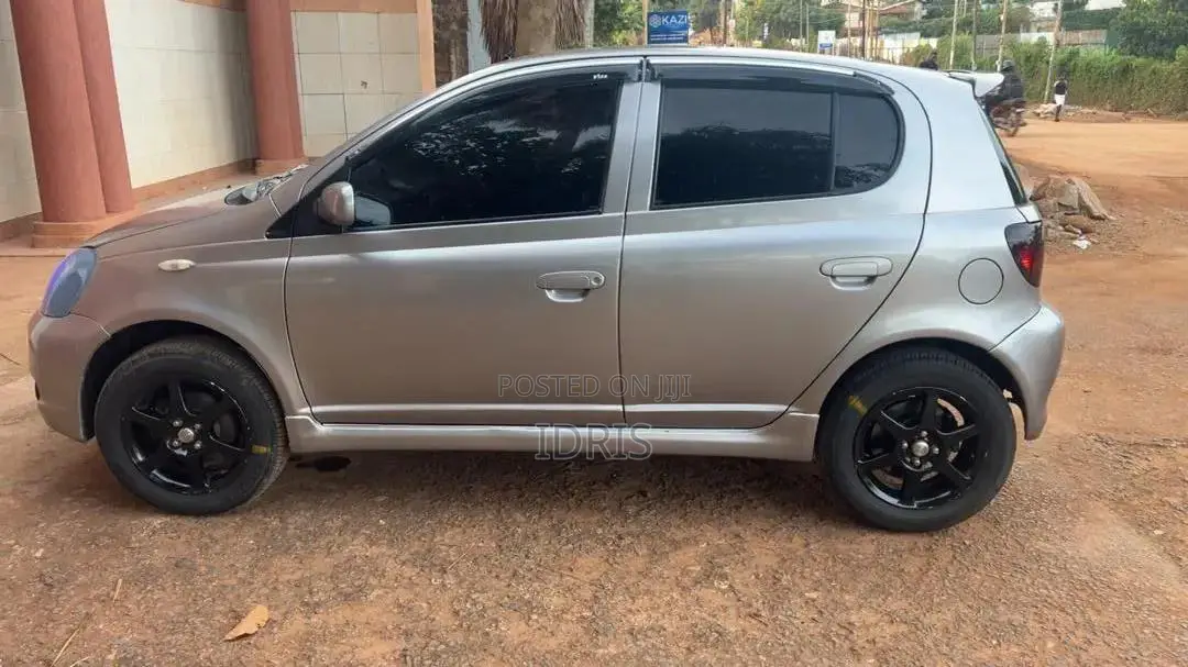 Toyota Vitz 2003 Silver