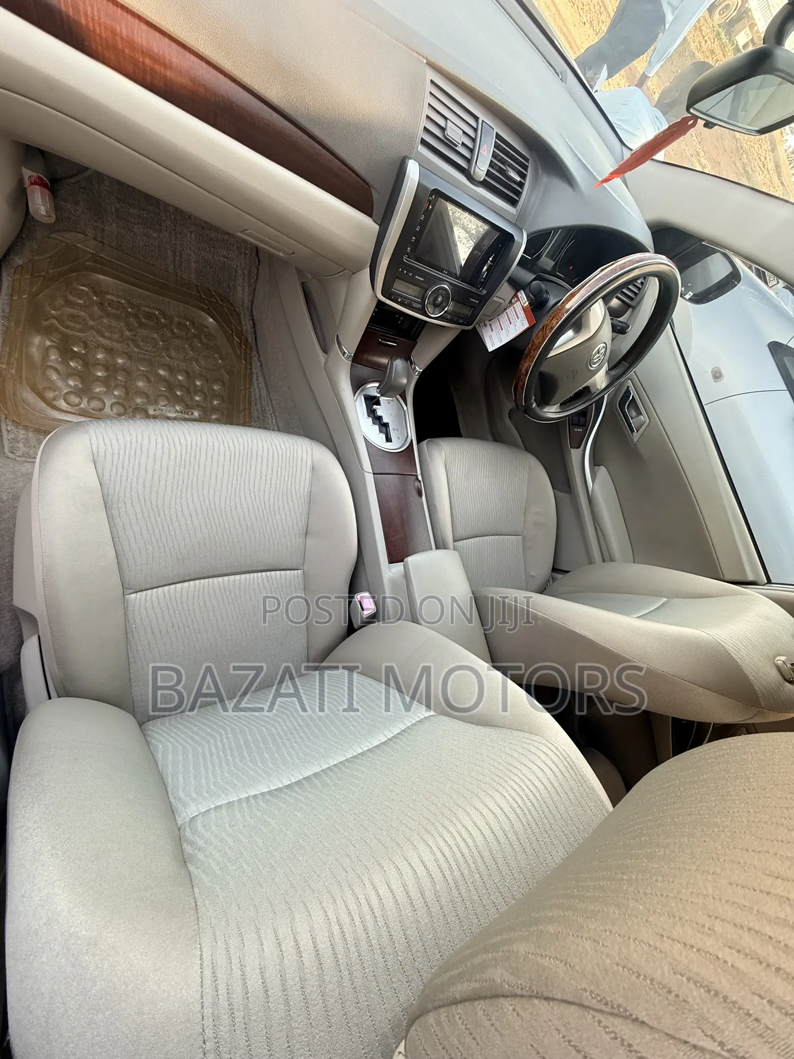 Toyota Premio 2013 Silver