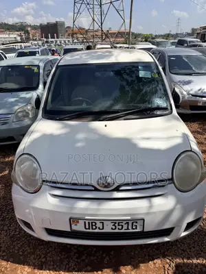 Toyota Sienta 2010 Gray