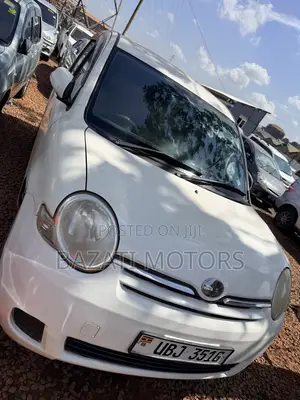Toyota Sienta 2010 Gray