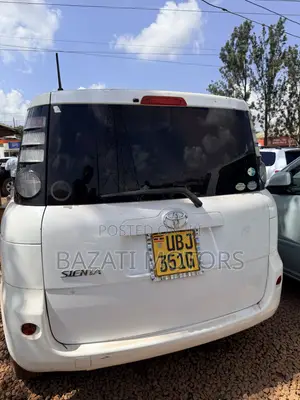 Toyota Sienta 2010 Gray