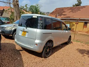Toyota Sienta 2004 Silver