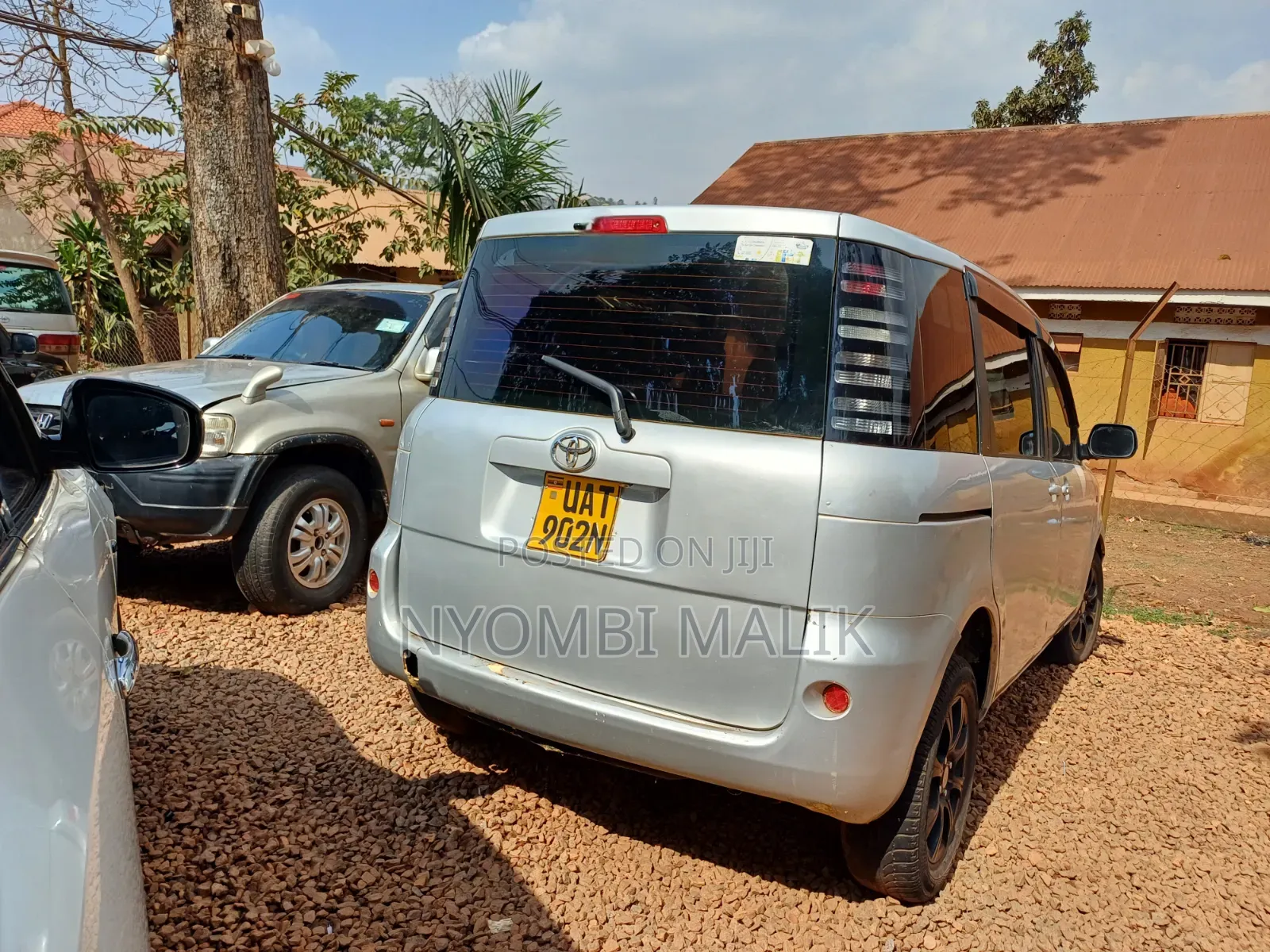 Toyota Sienta 2004 Silver