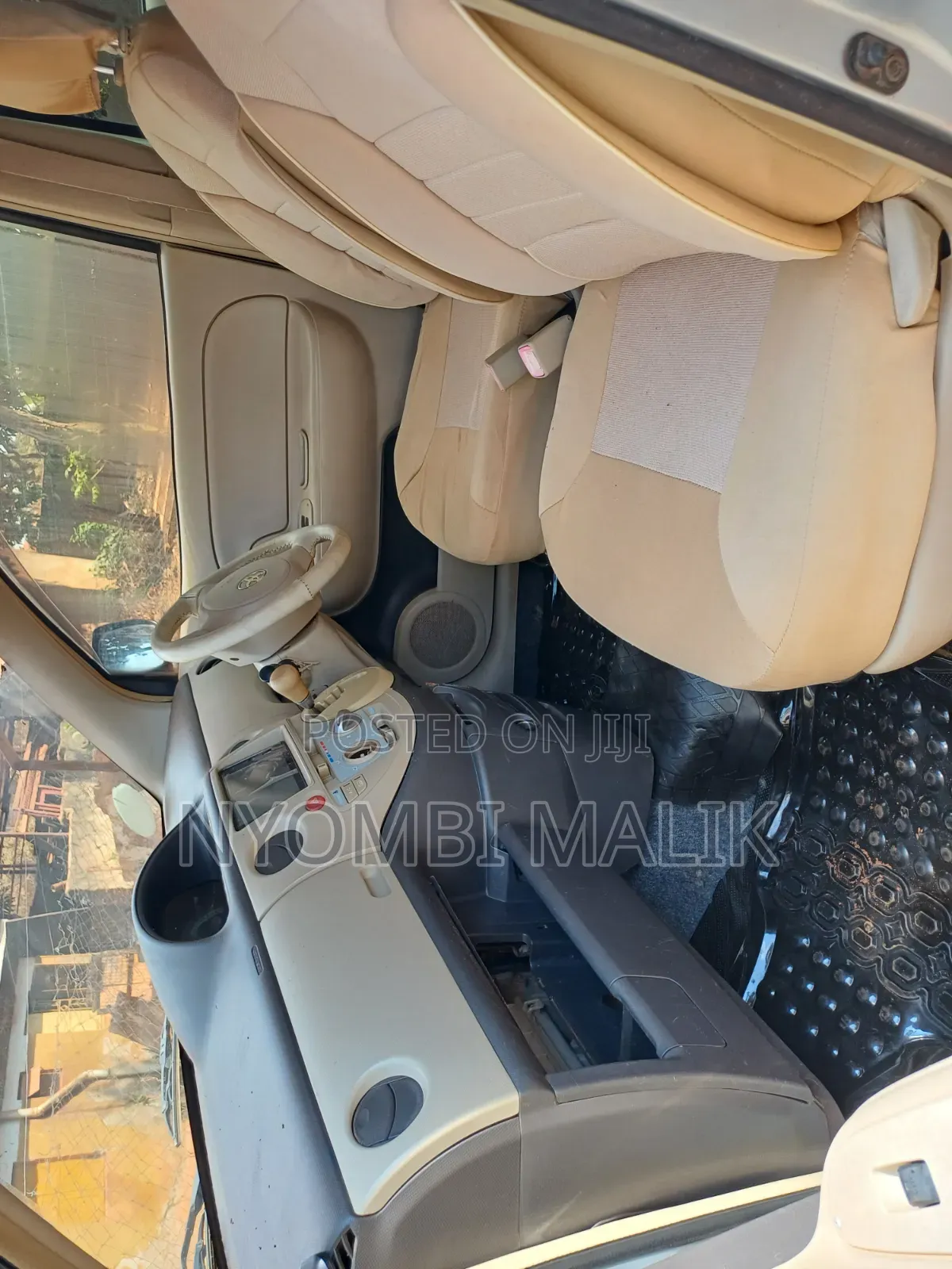 Toyota Sienta 2004 Silver
