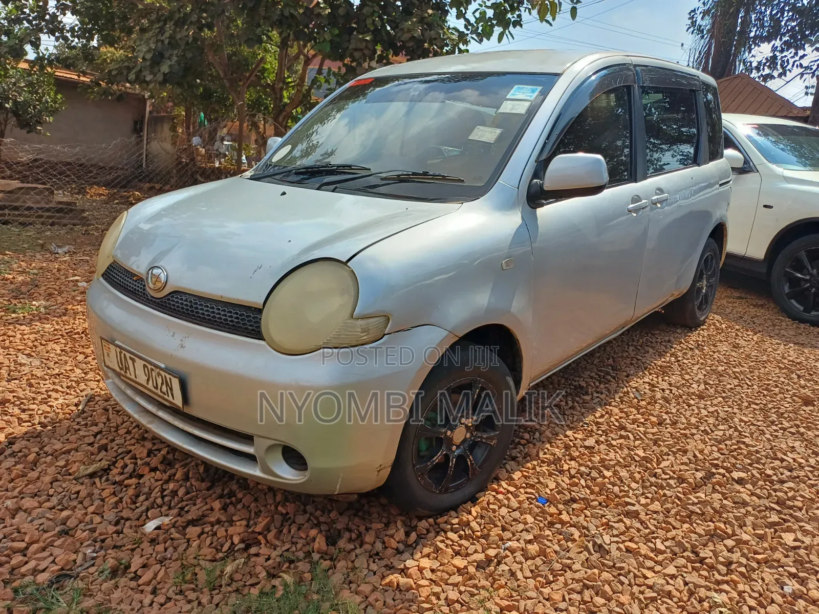 Toyota Sienta 2004 Silver
