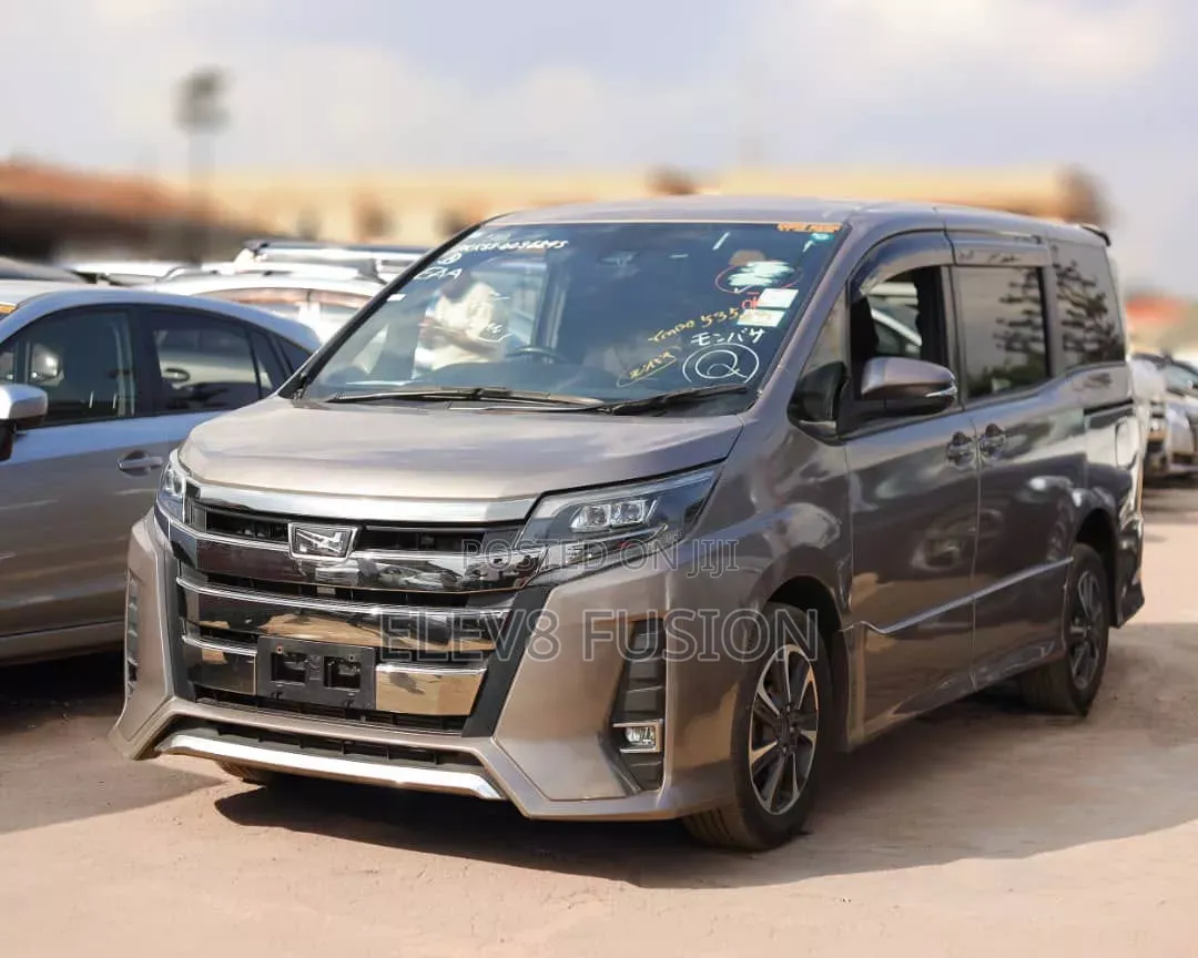Toyota Noah 2015 Gray
