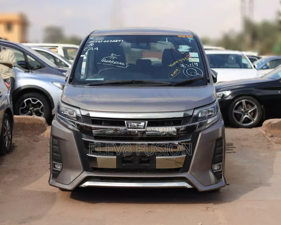 Toyota Noah 2015 Gray