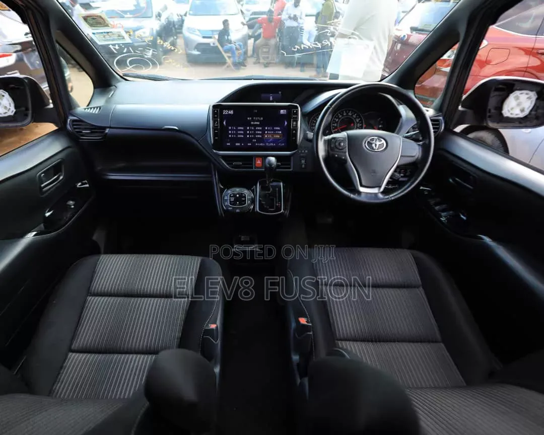 Toyota Noah 2015 Gray