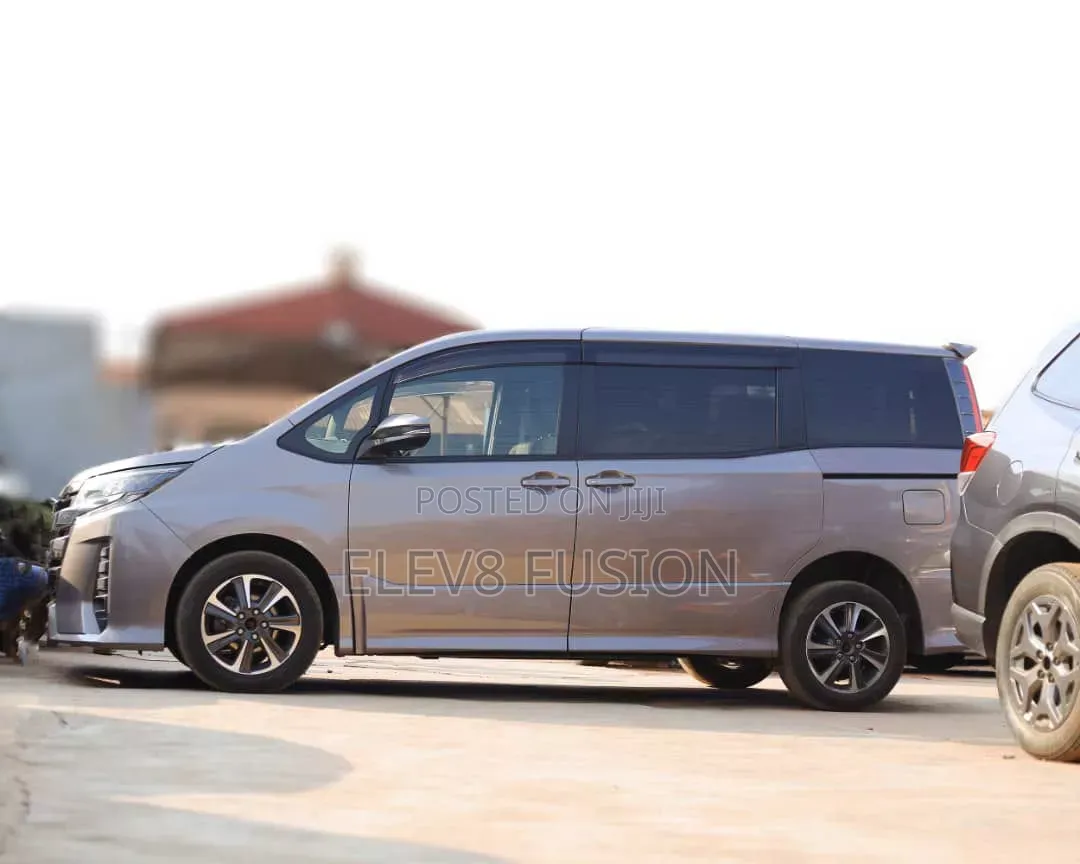 Toyota Noah 2015 Gray