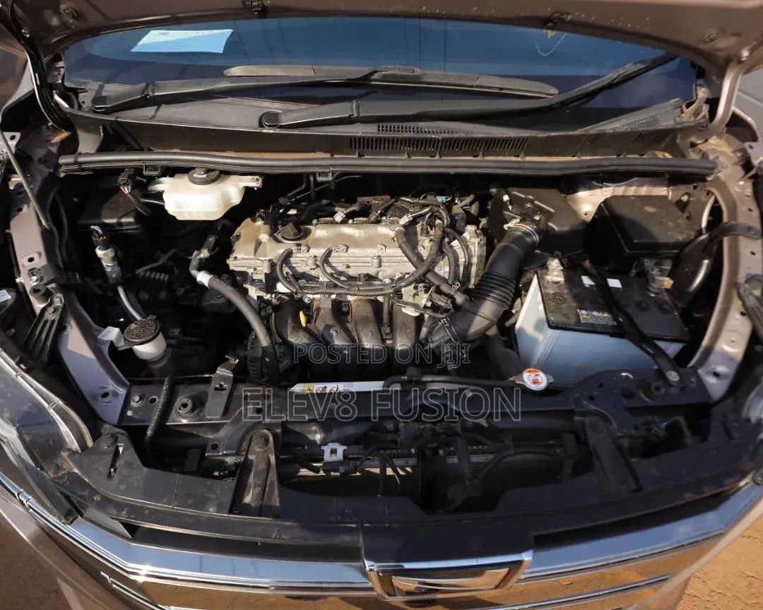 Toyota Noah 2015 Gray