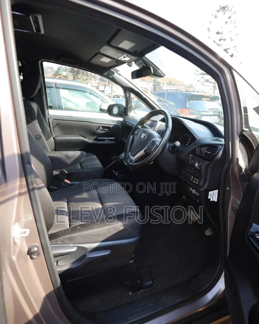 Toyota Noah 2015 Gray