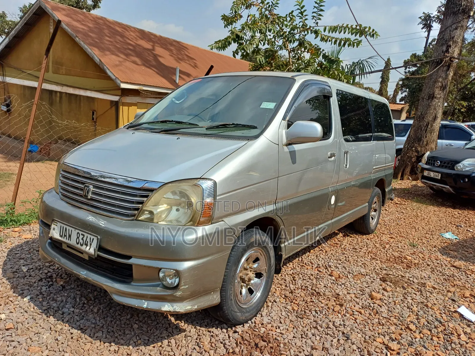 Toyota Regius 1998 Gold