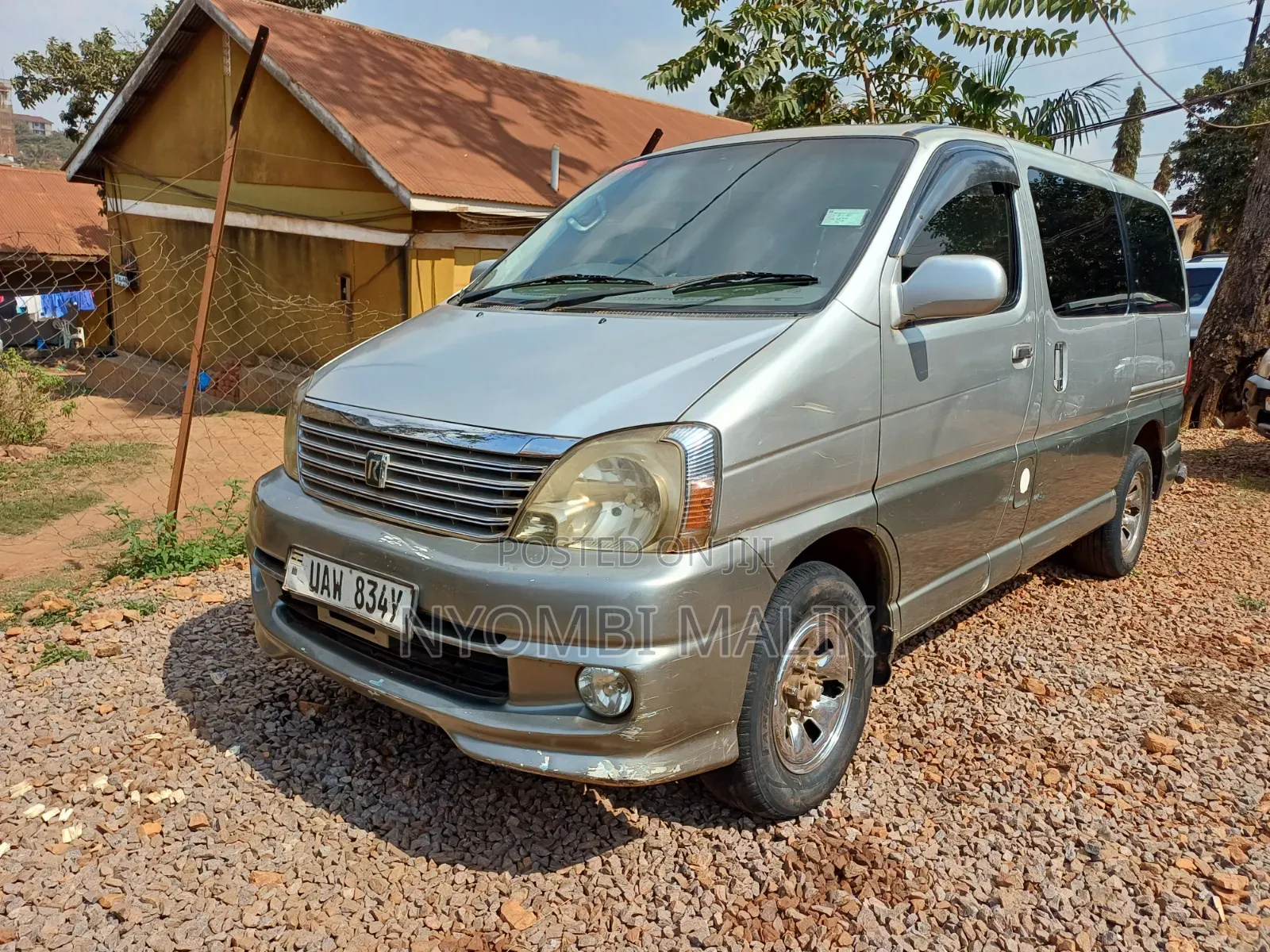 Toyota Regius 1998 Gold