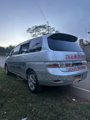 Toyota Gaia 2002 White