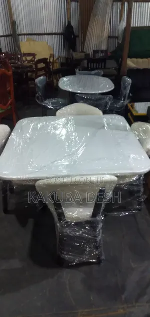 Four Seater Dinning With One Round Stand