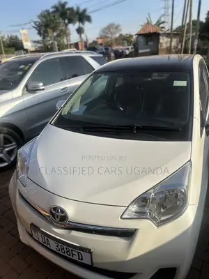 Toyota Ractis 1.3 FWD 2011 White