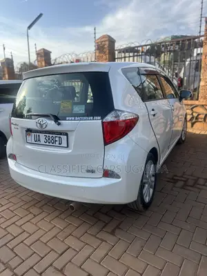 Toyota Ractis 1.3 FWD 2011 White
