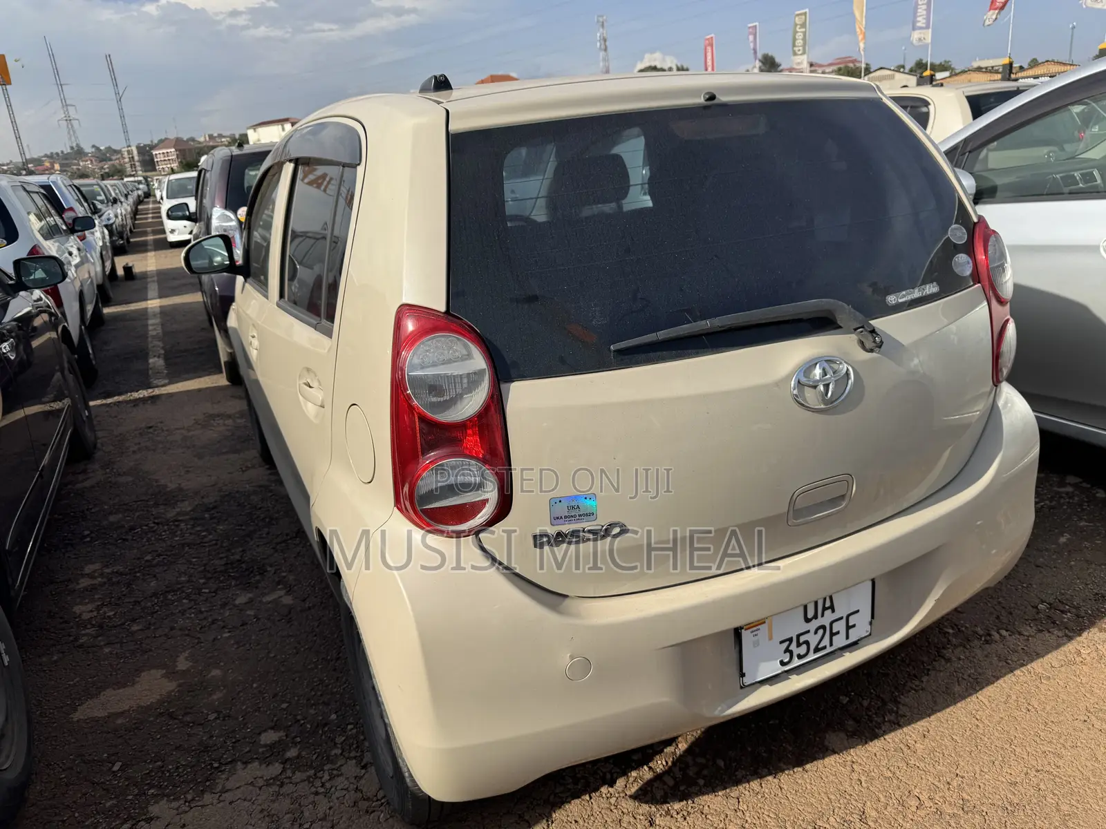 Toyota Passo 1.0 FWD 2012 Silver
