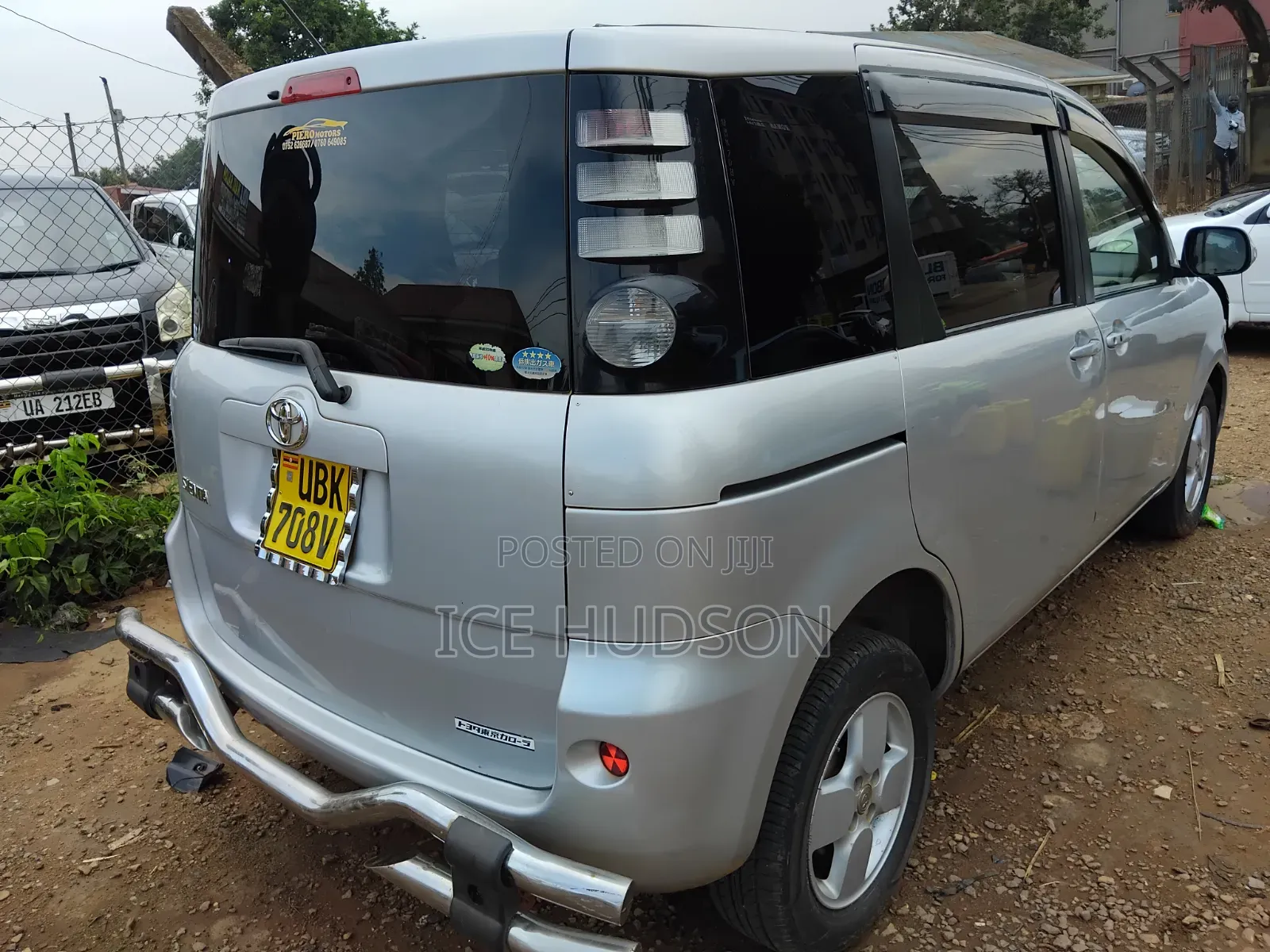 Toyota Sienta 2012 Silver