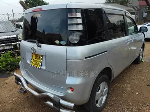 Toyota Sienta 2012 Silver